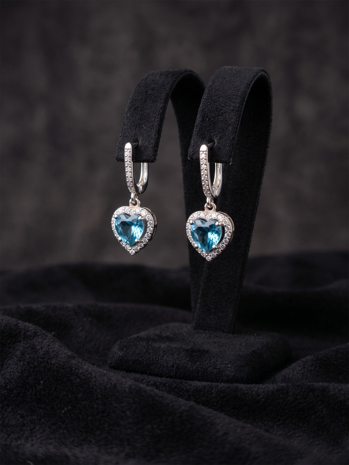 Aquamarinblaue Herz-Zirkonia-Ohrhänger aus 925er Sterlingsilber
