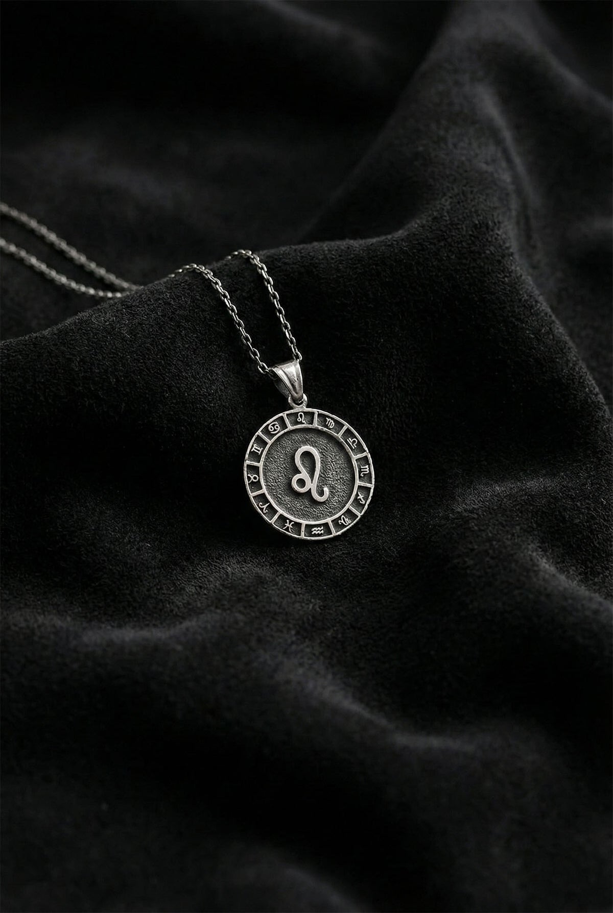 Leo Zodiac Sign Wheel Medallion Unisex Necklace in 925 sterling silver