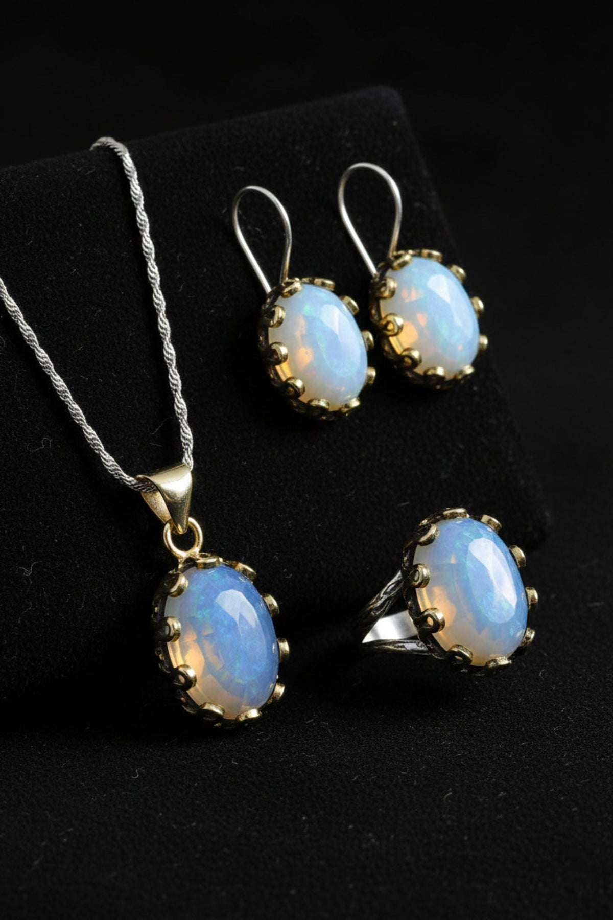 Gilded Oval Moonstone Gemstone Jewelry Set in 925 sterling silver