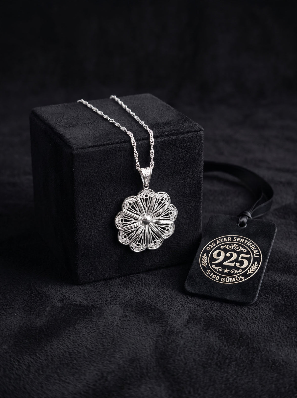 925 Sterling Silver Daisy Filigree Medallion Necklace