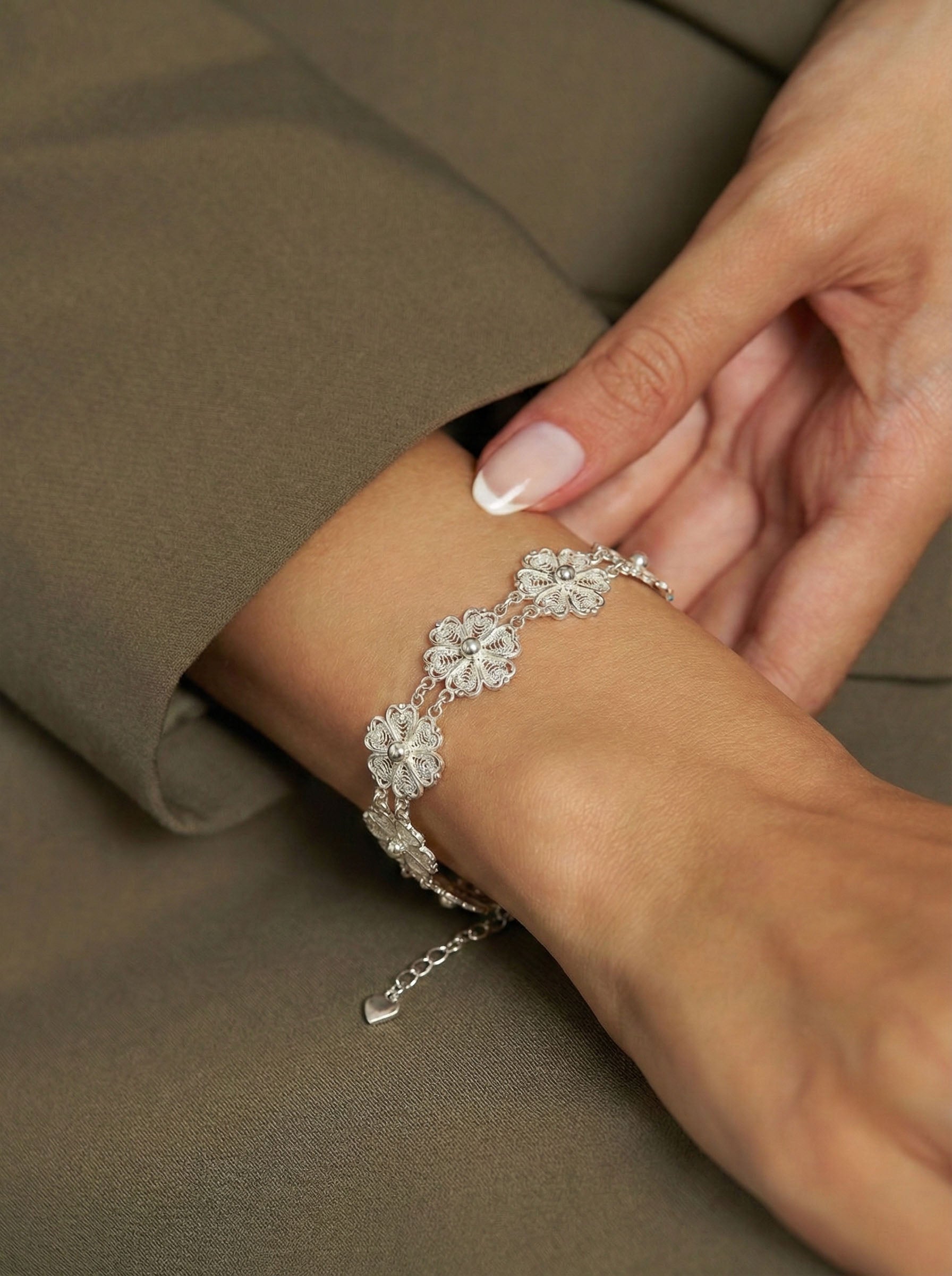 Traditional Filigree Row Heart Motif Handmade Bracelet Silver