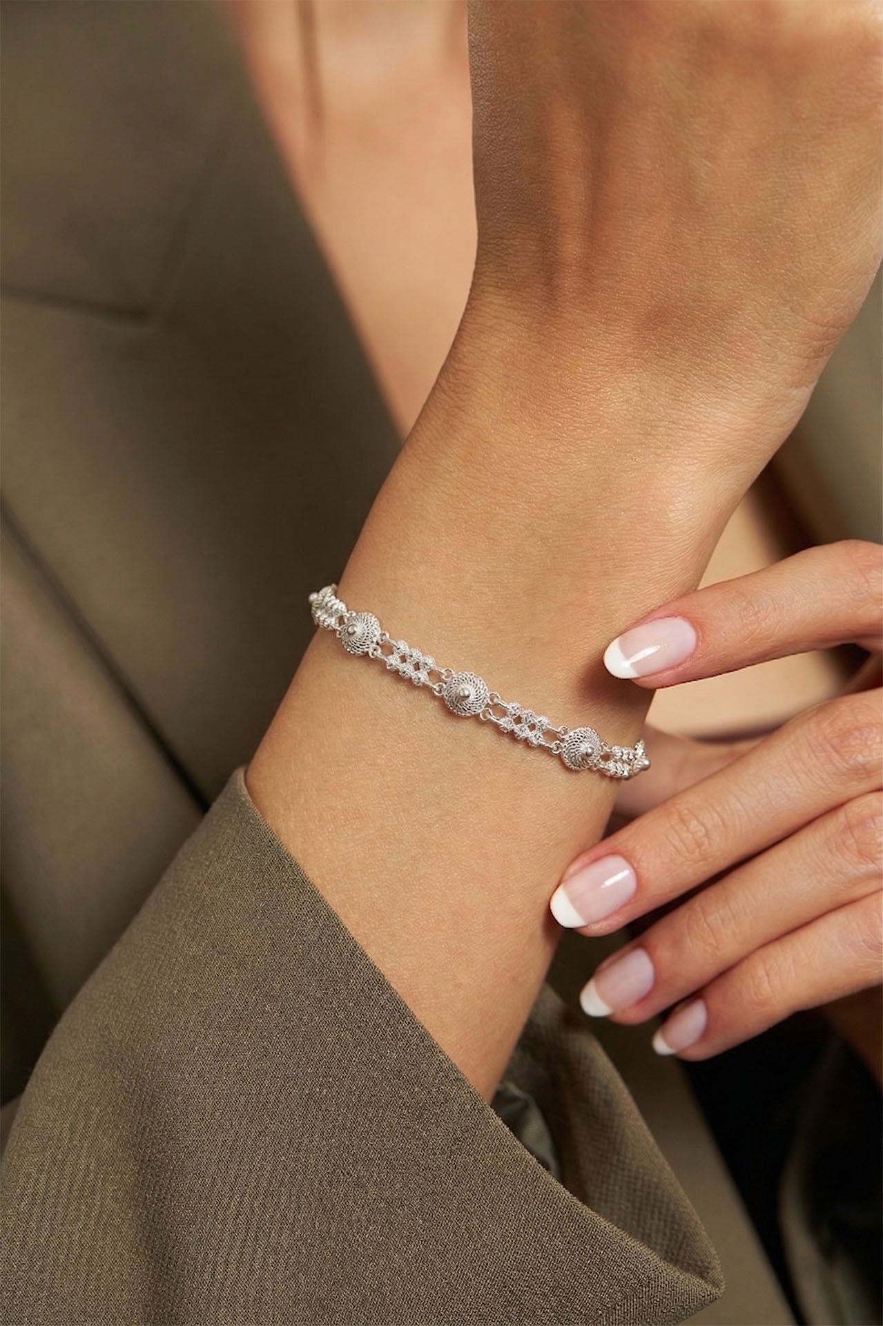 Traditional Filigree Handmade Midyat Heritage Coriander Motif Bracelet Silver