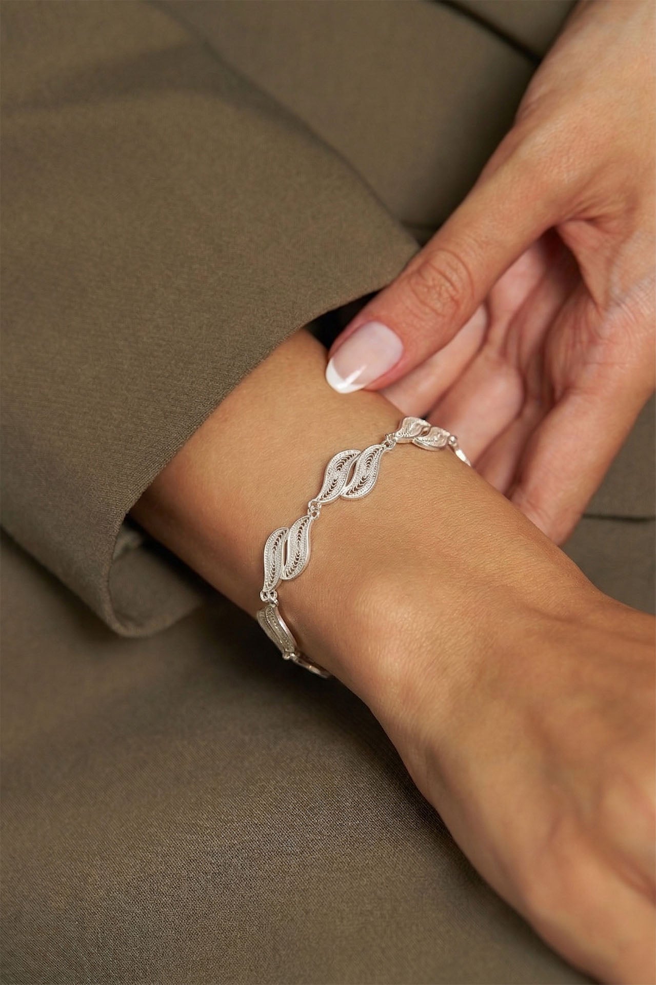 Traditional Filigree Handmade Leaf Motif Row Bracelet Silver