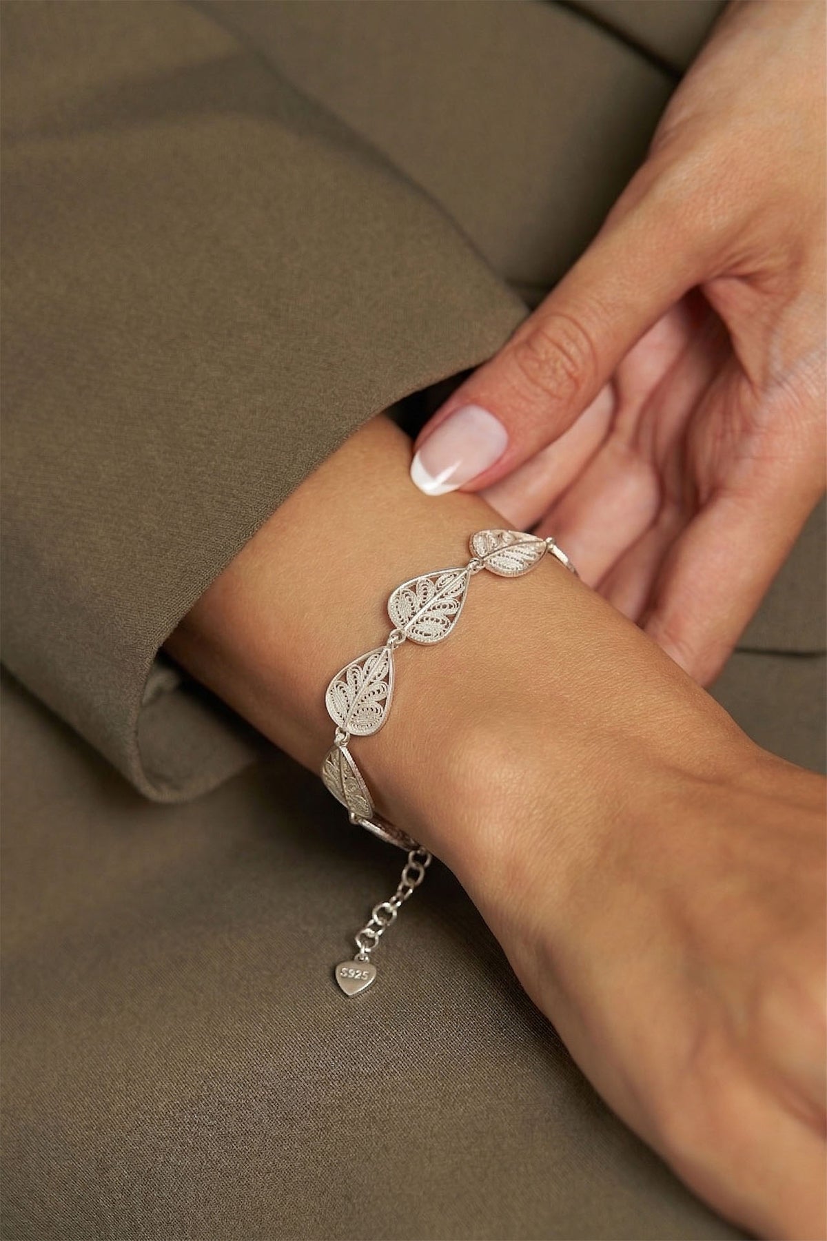 Traditional Filigree Leaf Pattern Bracelet in 925 sterling silver - view 2