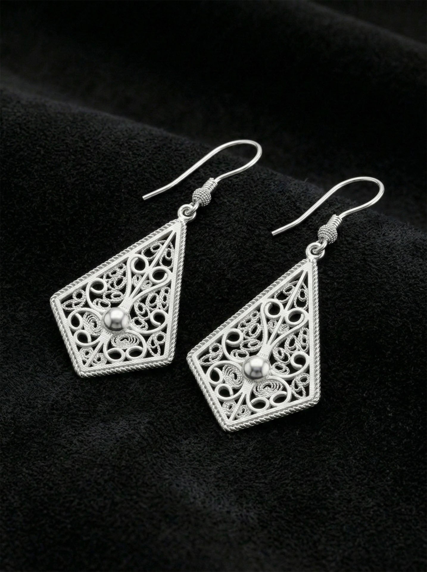 Traditional Filigree Diamond-Cut Chic Drop Earrings Silver