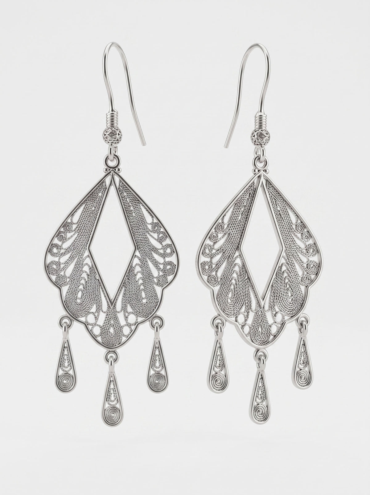 Ohrhänger aus 925er Sterlingsilber mit Diamant-Filigranquasten