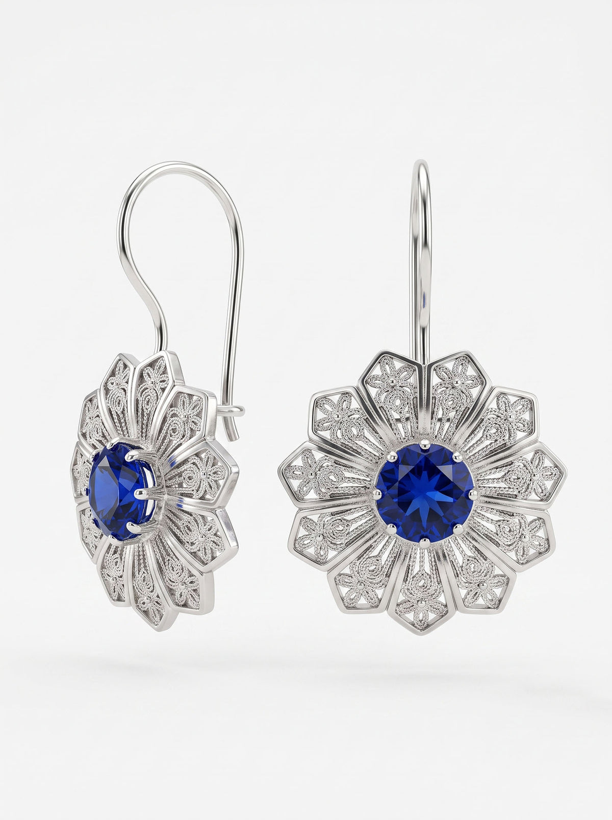 Ohrhänger aus 925er Sterlingsilber mit Saphir-Gänseblümchen-Filigran