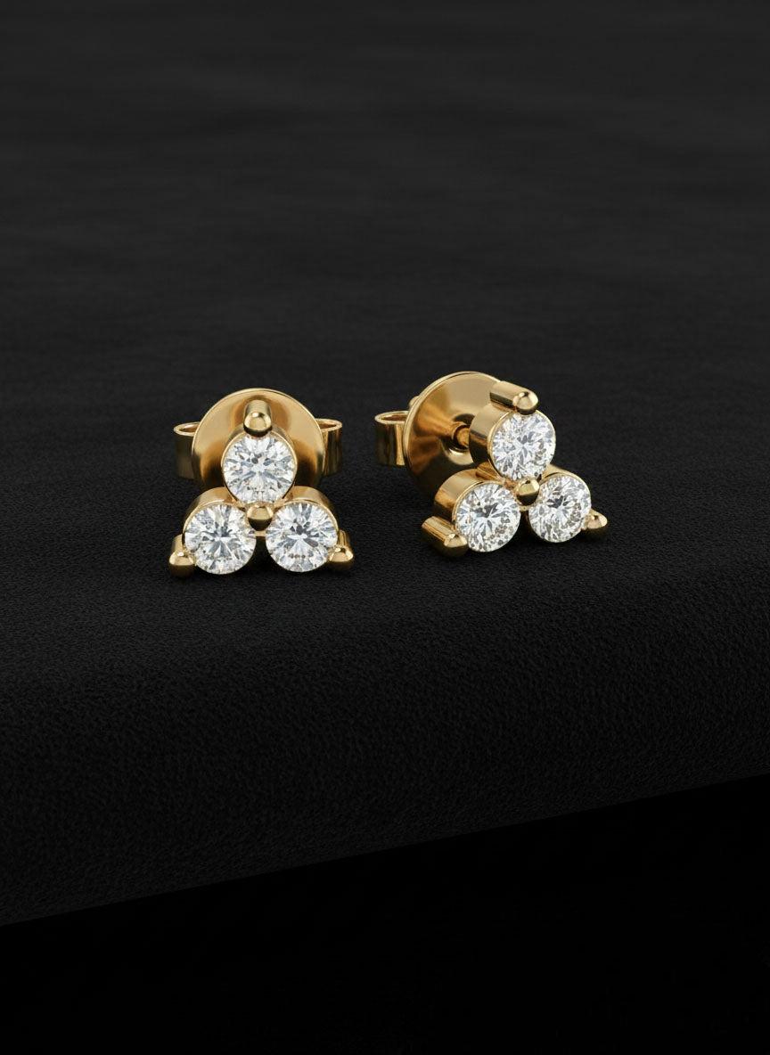 925 Ayar Gümüş Gold Renk 3 Taşlı Minimal Pırlanta Montürlü Trio Çivili Küpe