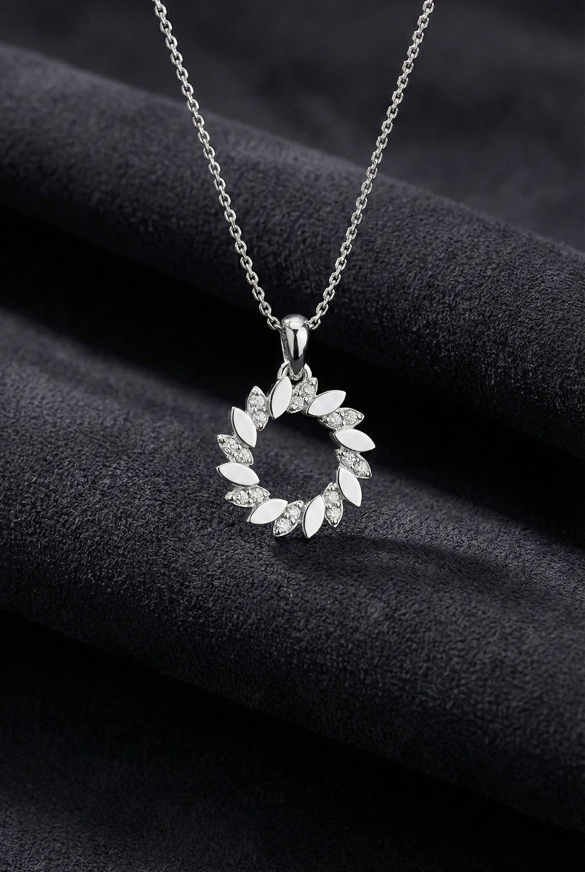 Zircon Laurel Wreath Necklace & Earrings Set in 925 sterling silver - view 4