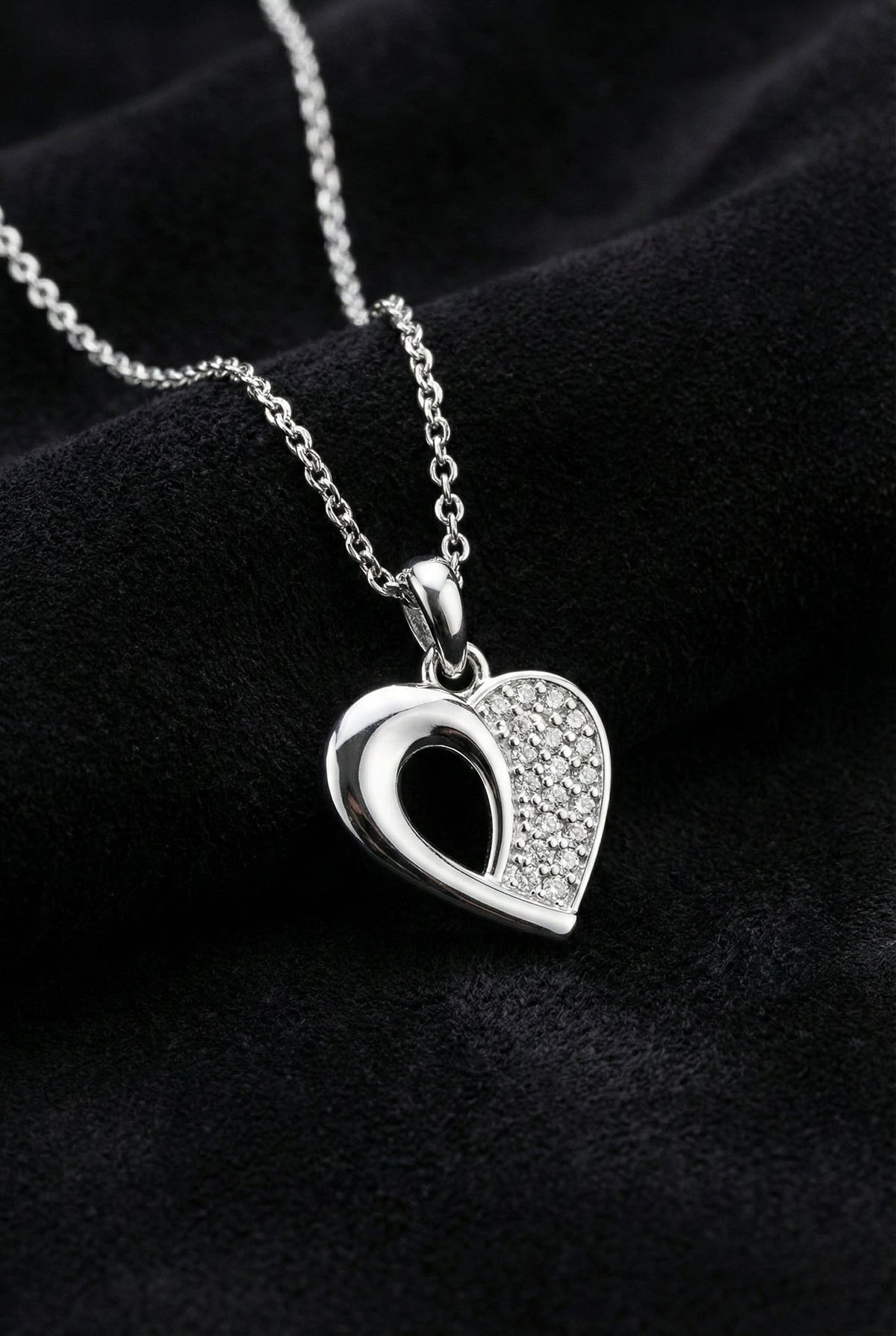 Rhodium Plated Heart Zircon Minimal Pendant Necklace in 925 sterling silver