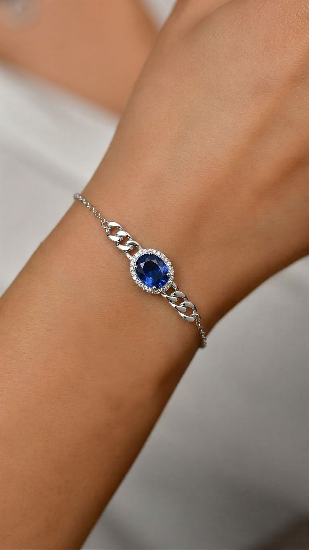 Sapphire Gourmette Chain Detailed Bracelet Rhodium Plated Silver