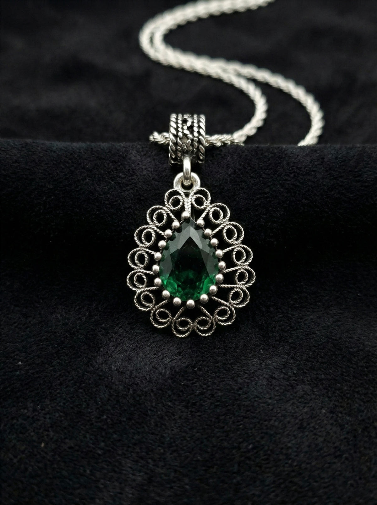 Collier pendentif émeraude filigrane en forme de goutte en argent sterling 925
