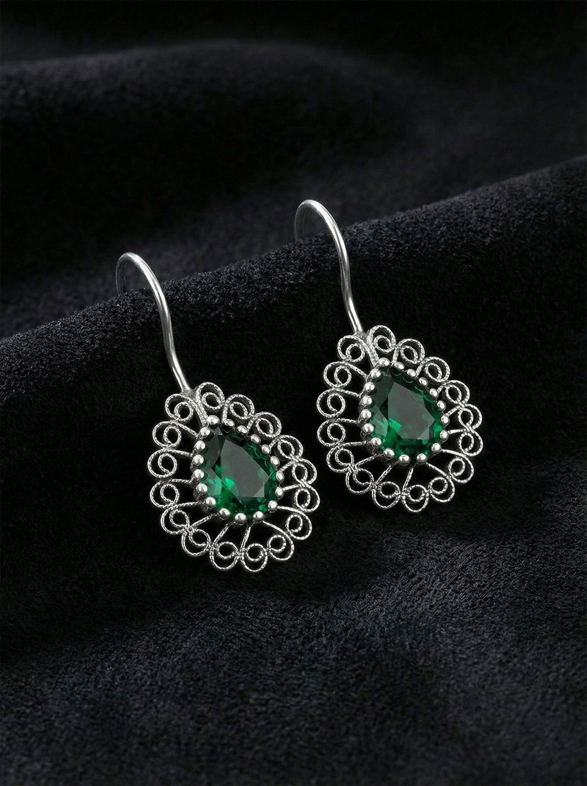 Boucles d'oreilles pendantes en filigrane goutte d'émeraude en argent sterling 925