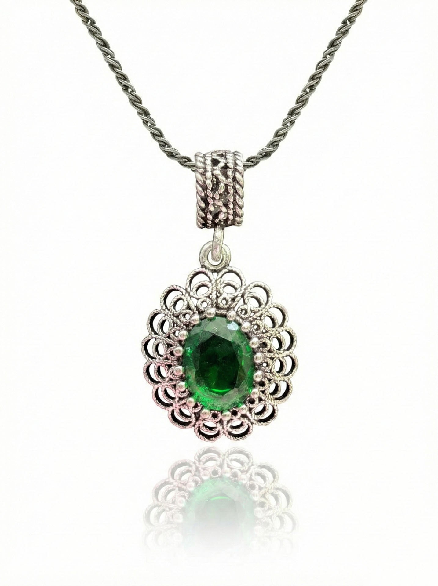 Emerald Handmade Traditional Oval Filigree Necklace Silver