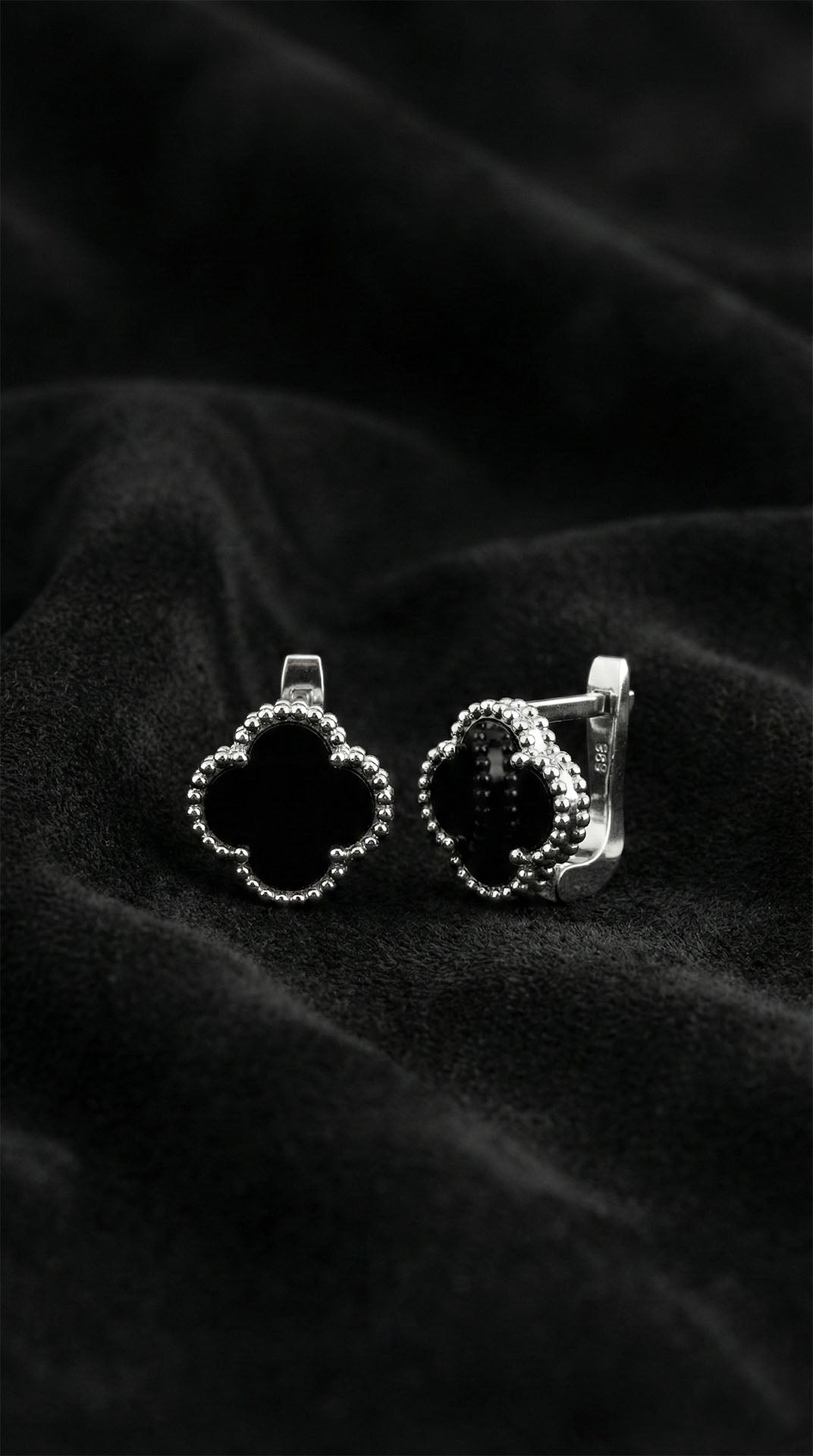 Schwarze Onyx-Kleeblatt-Ohrhänger aus 925er Sterlingsilber