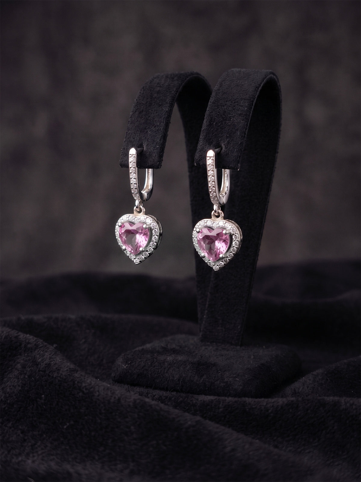 Glitzernde Ohrhänger mit rosa Herz-Zirkonia aus 925er Sterlingsilber