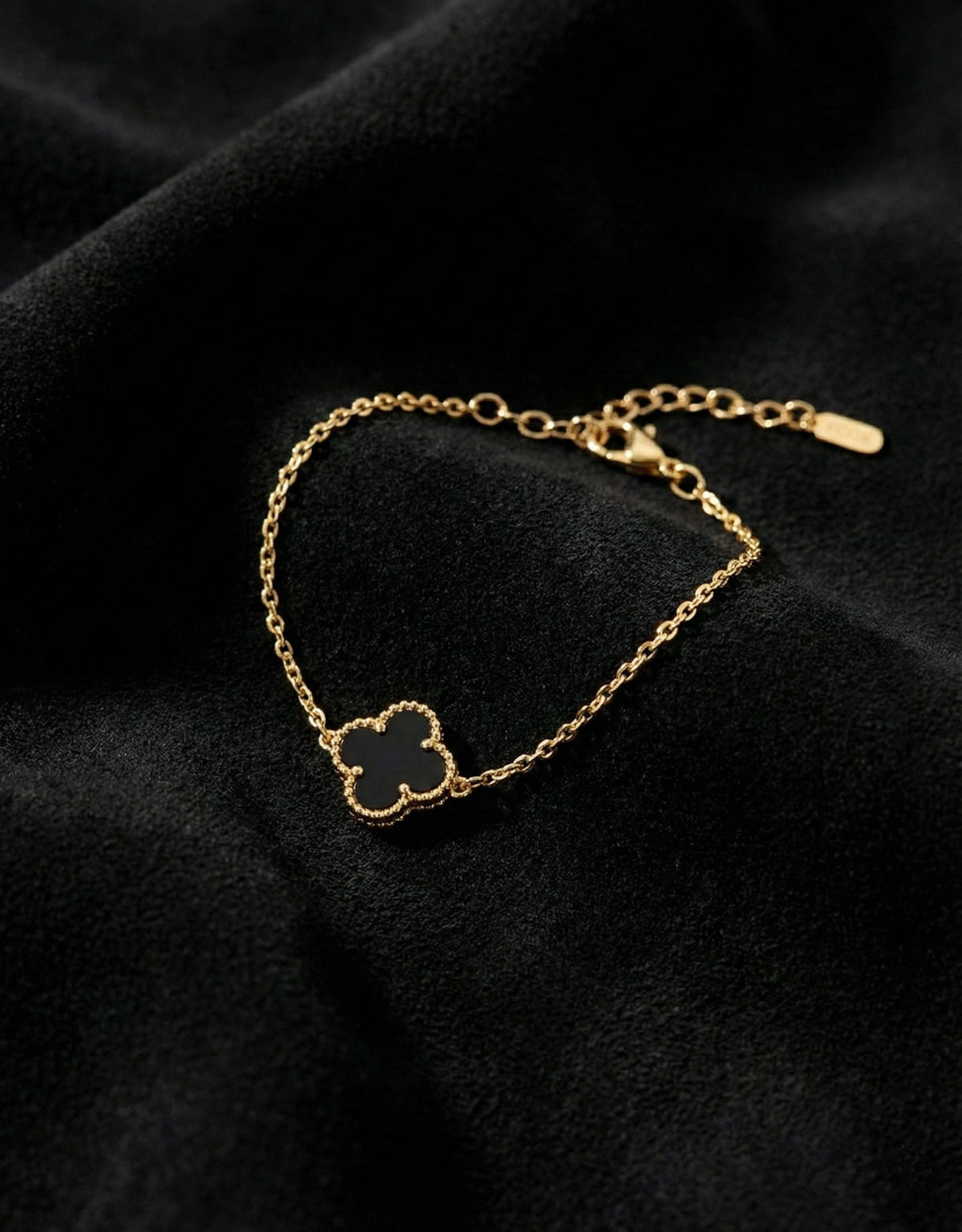 Gold Clover Bracelet with Black Onyx in 925 sterling silver