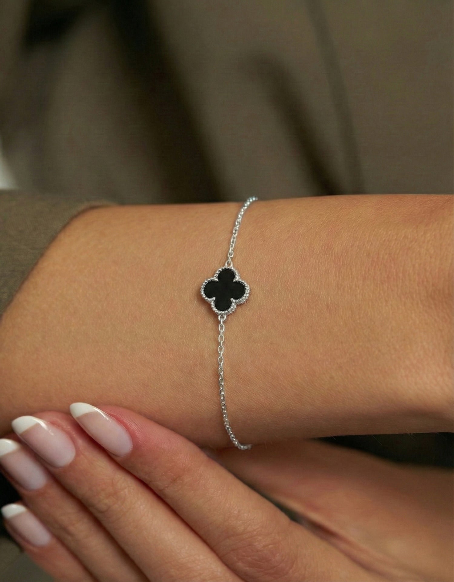 White Mother of Pearl Single Clover Bracelet Rhodium Plated Silver