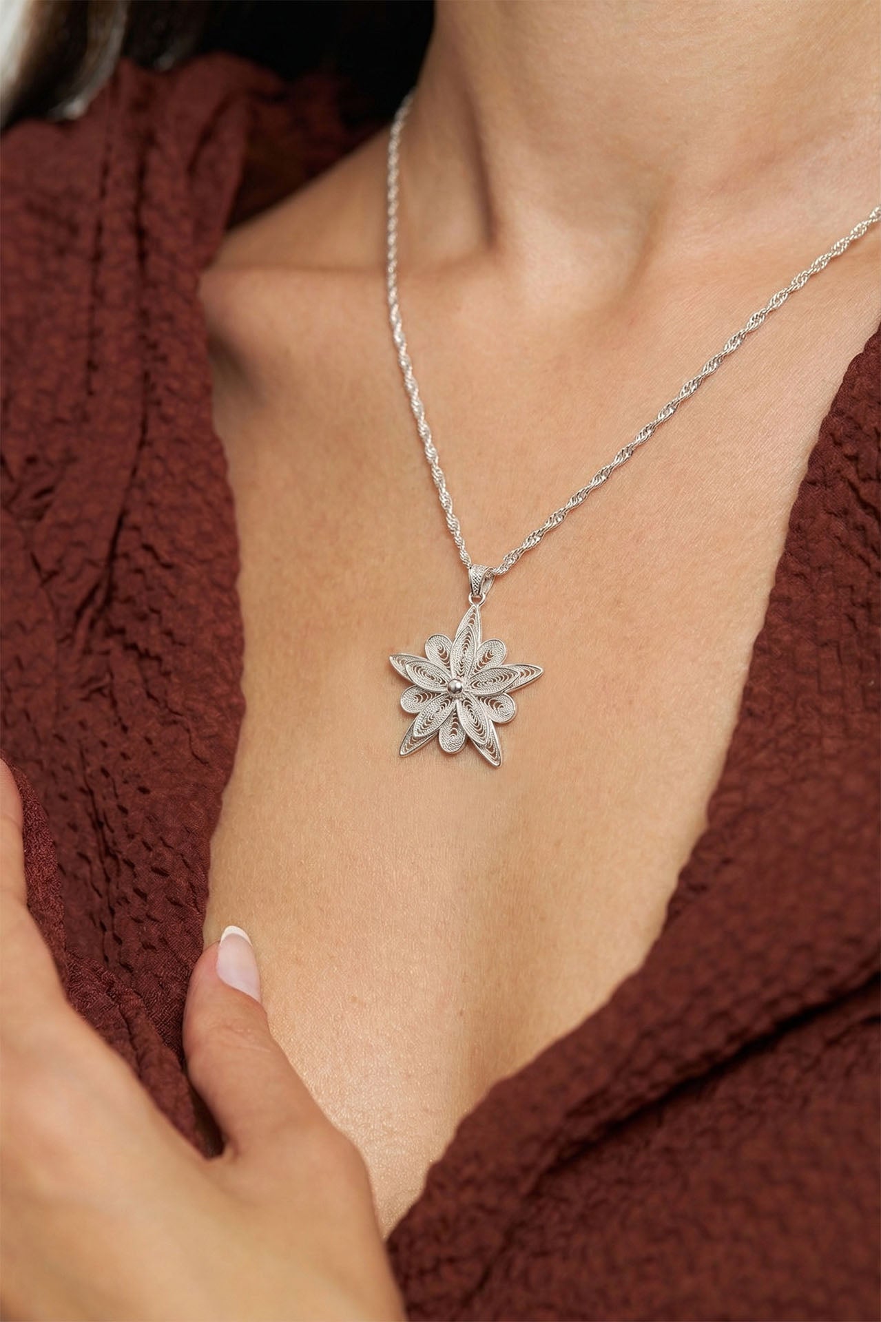 Filigree Handmade Daffodil Flower 3D Necklace Silver