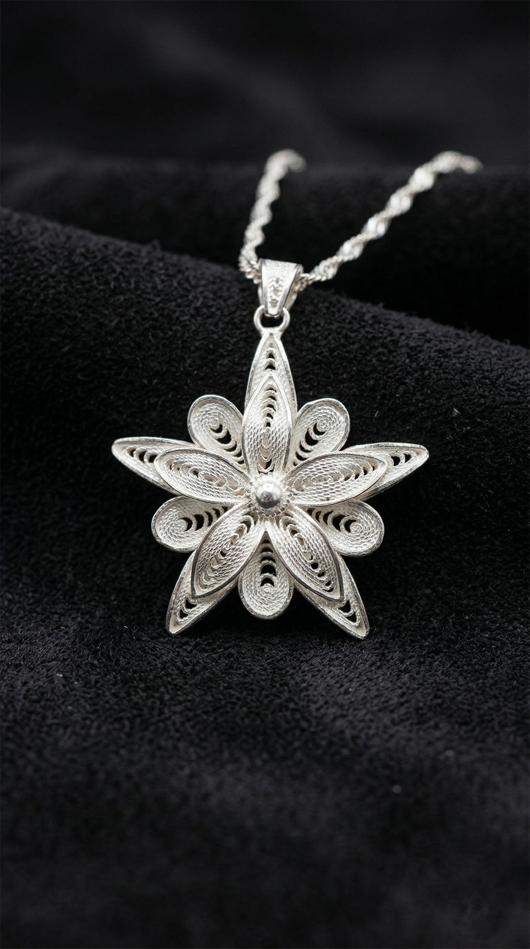 Filigree Handmade Daffodil Flower 3D Necklace Silver