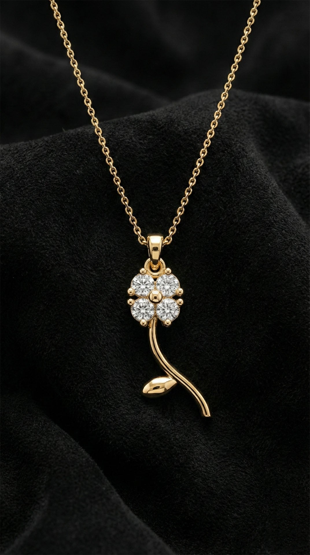 Gold Clover Pendant Necklace with Zircon in 925 sterling silver