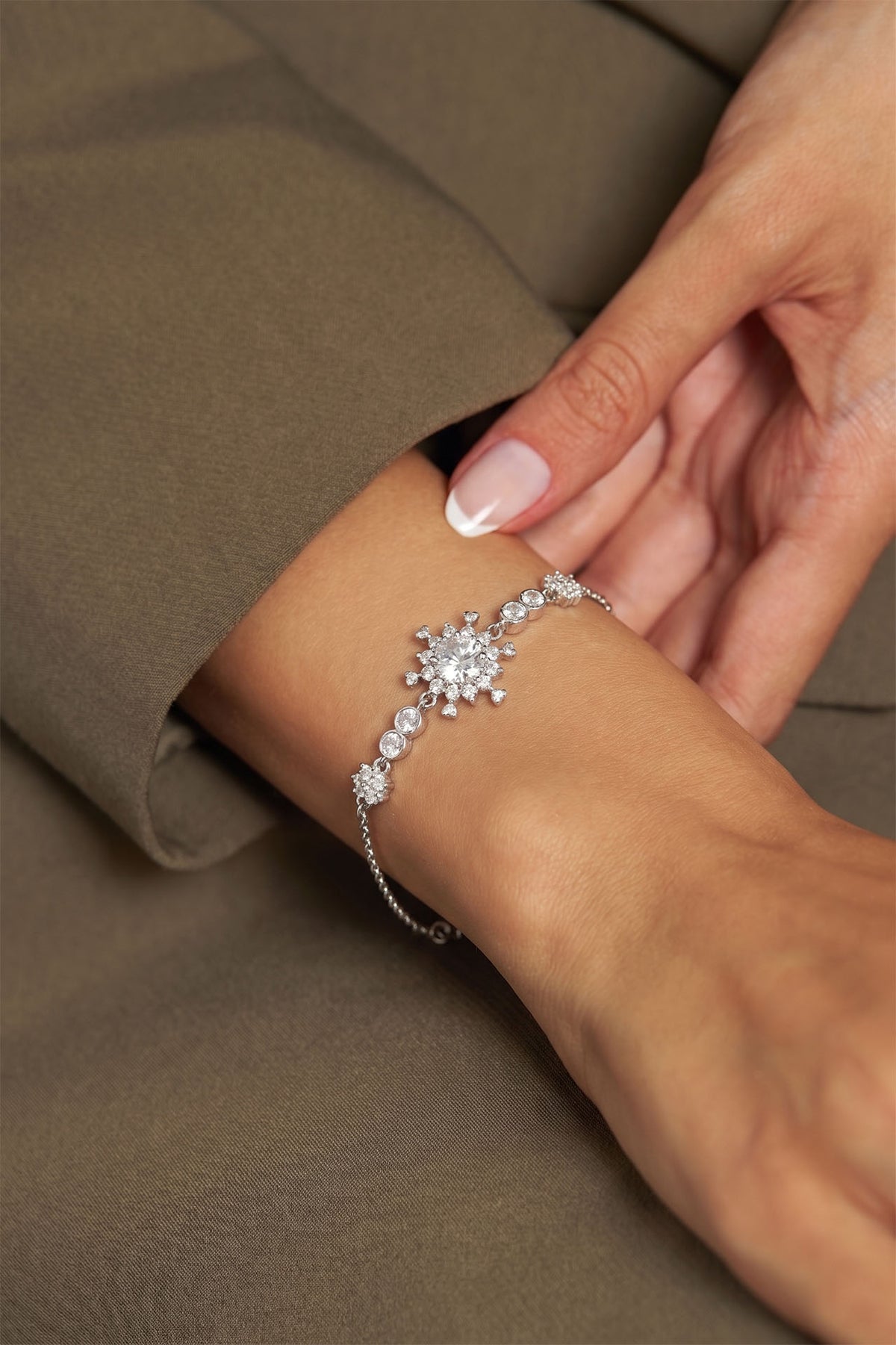 Bracelet flocon en rhodium avec détail trèfle et zircon | Argent 925