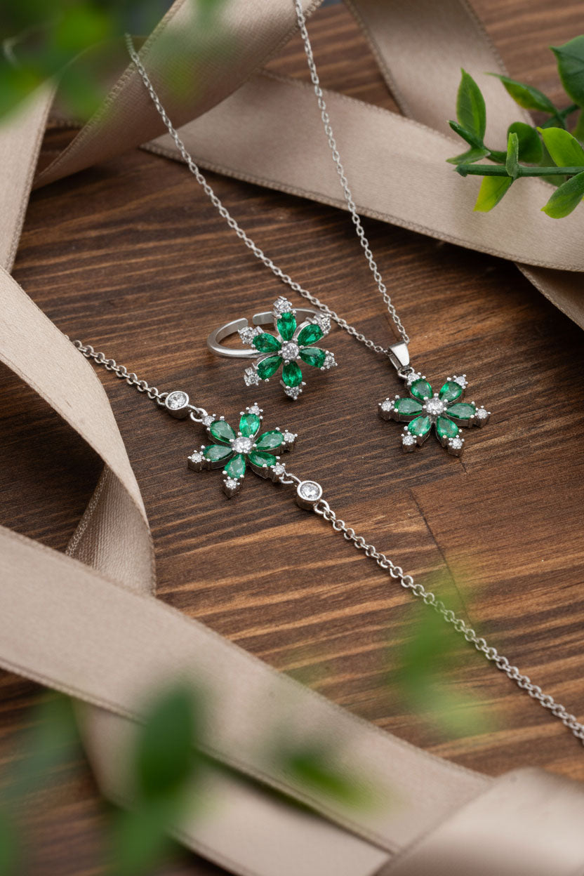 925 Ayar Zümrüt Taşlı Rodyum Lotus Çiçeği 3'lü Gümüş Set