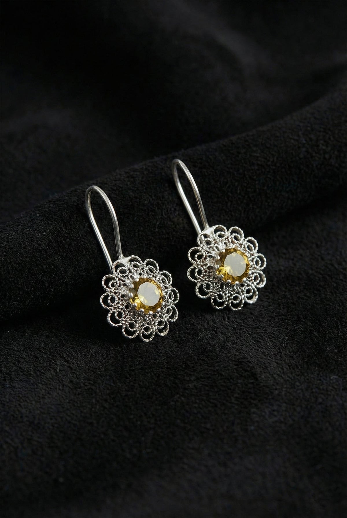 August Peridot Geburtsstein Blumen Filigran Ohrhänger | 925 Silber