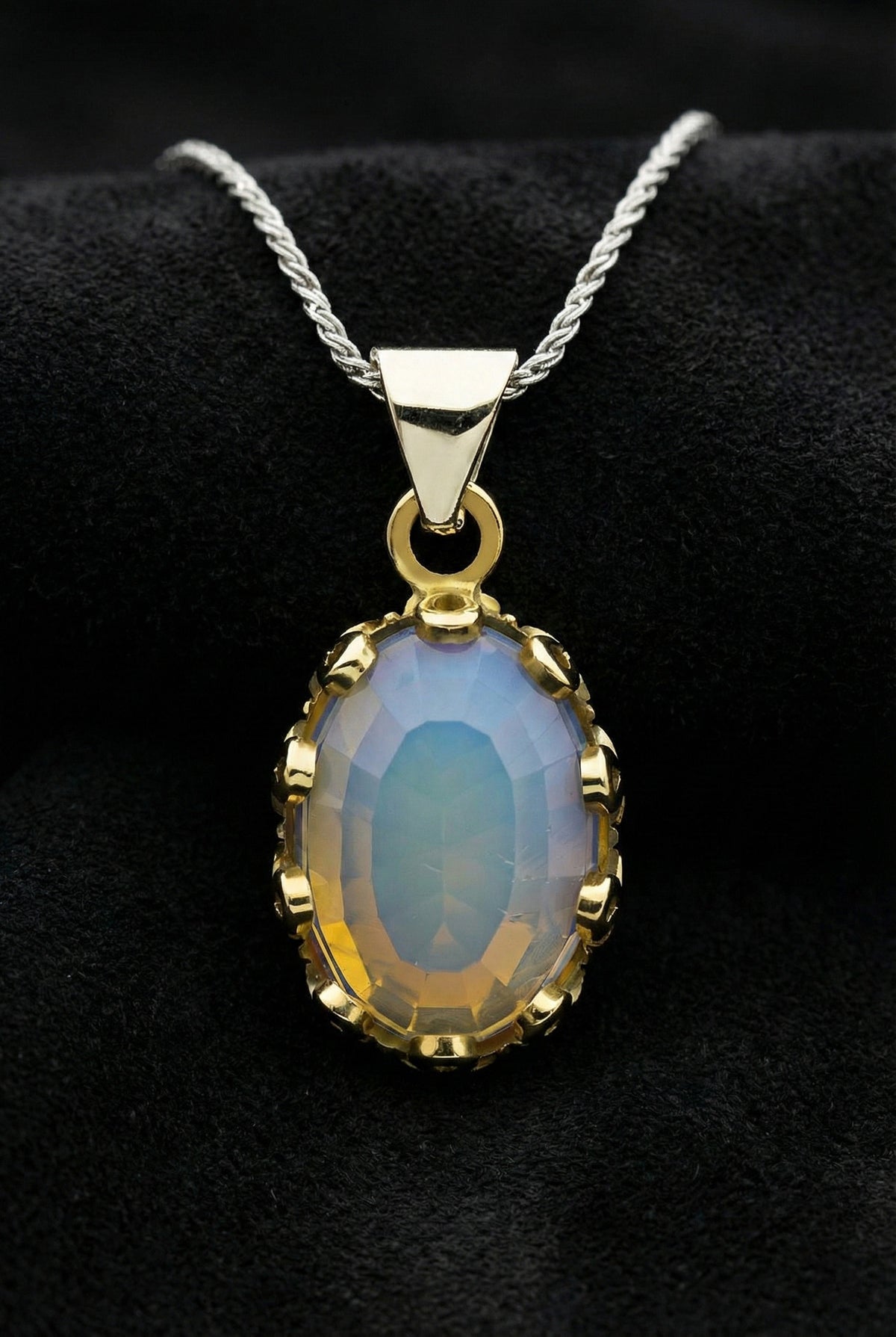 Gilded Oval Moonstone Gemstone Pendant Necklace in 925 sterling silver