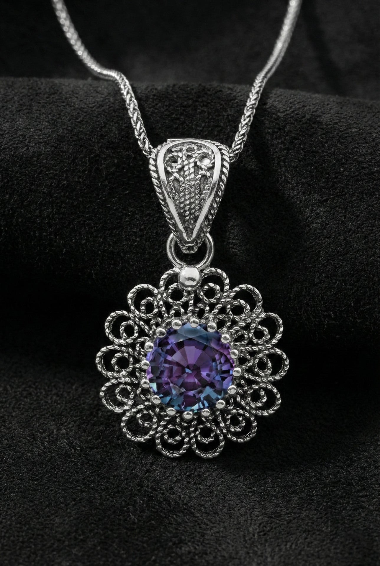 Haziran Mistik Topaz Doğum Taşı Çiçek Motifli Telkari Gümüş Kolye
