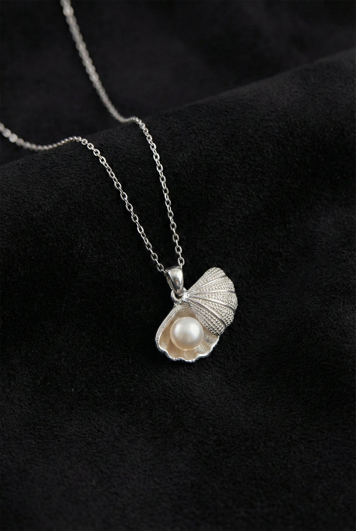 Rhodium Pearl Oyster Shell - Pendant Necklace in 925 sterling silver