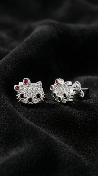 Mix Taşlı Rodyum Hello Kitty Çivili Minimal Gümüş Küpe