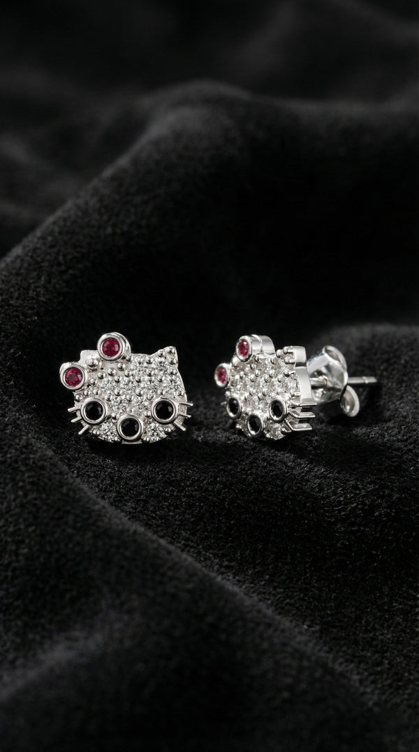 Mix Taşlı Rodyum Hello Kitty Çivili Minimal Gümüş Küpe