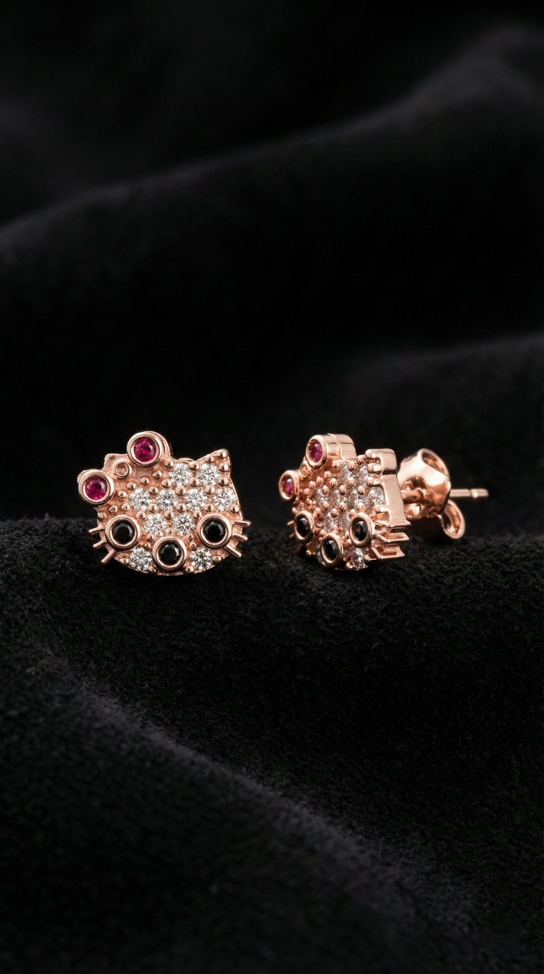 Mix Taşlı Rose Hello Kitty Çivili Minimal Gümüş Küpe