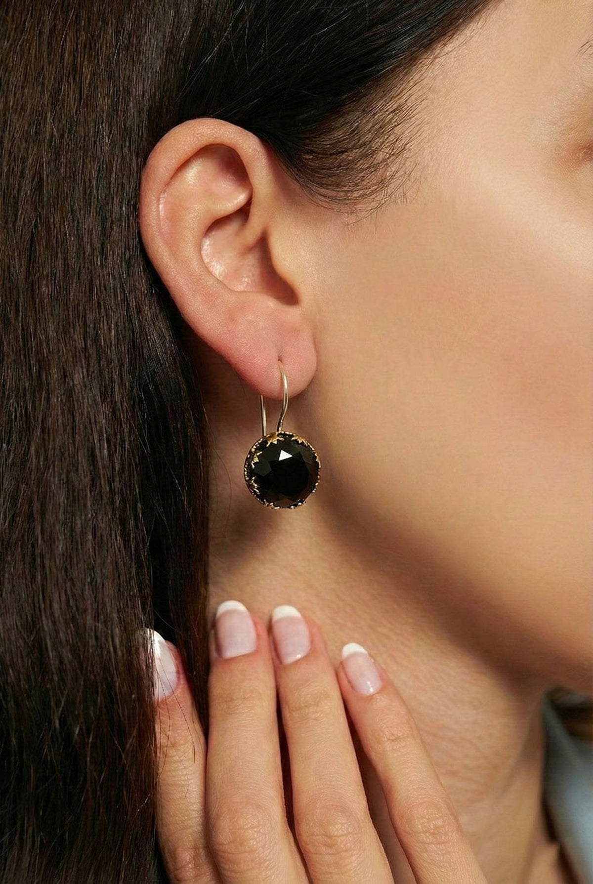 Gilded Onyx Stone Tulip Motif Earrings | 925 Silver
