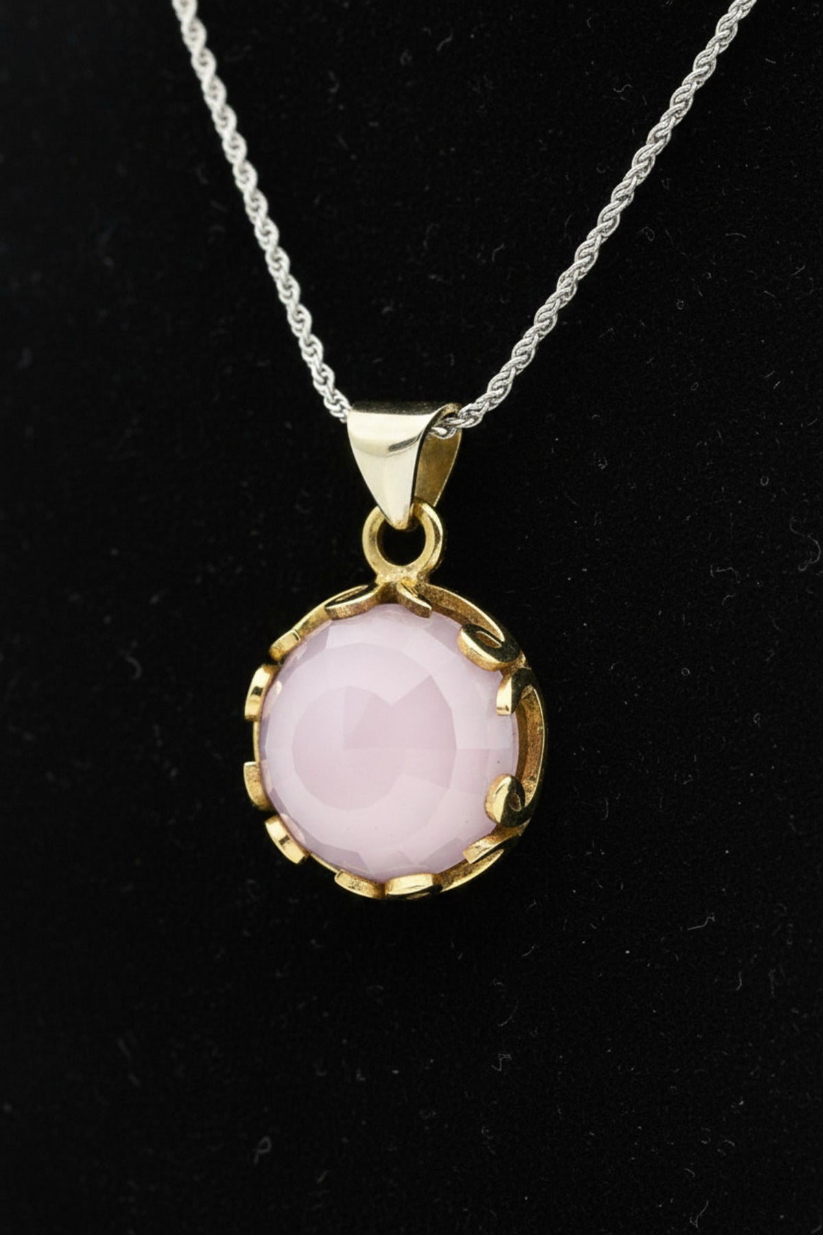 Gilded Waw Letter Rose Quartz Pendant Necklace in 925 sterling silver