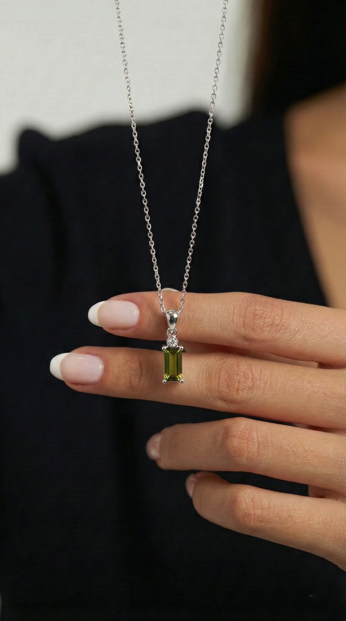 Baguette Peridot Necklace August Pendant in 925 sterling silver - view 2