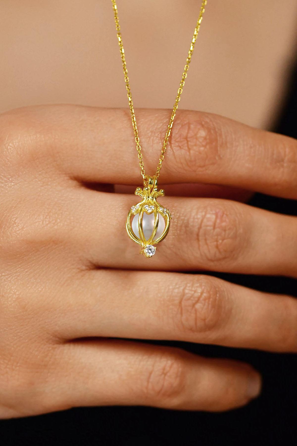 Zirkon Taşlı Gold Kalp Motifli İncili Kafes Gümüş Kolye