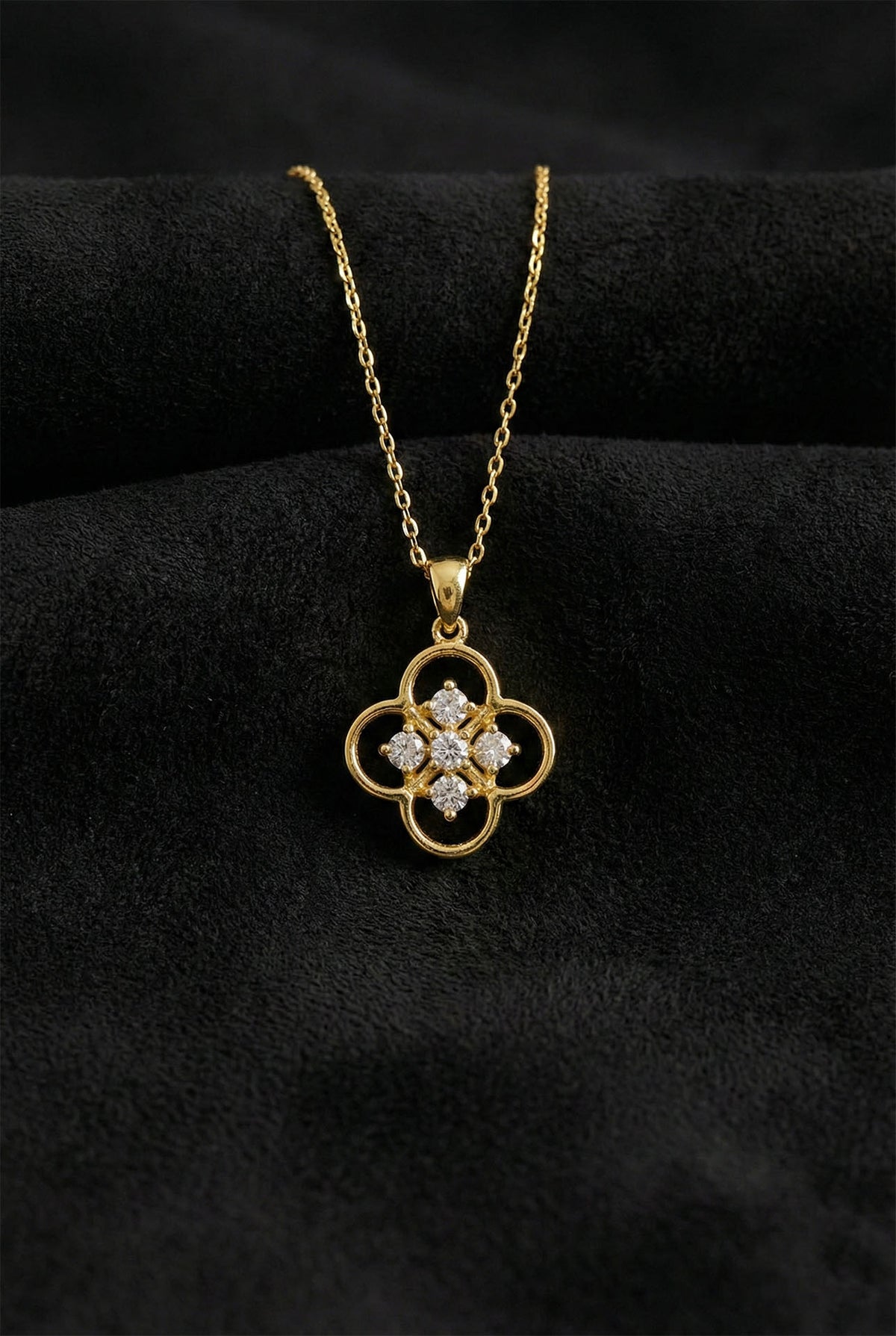 Gold Clover Flower Necklace with Zircon in 925 sterling silver