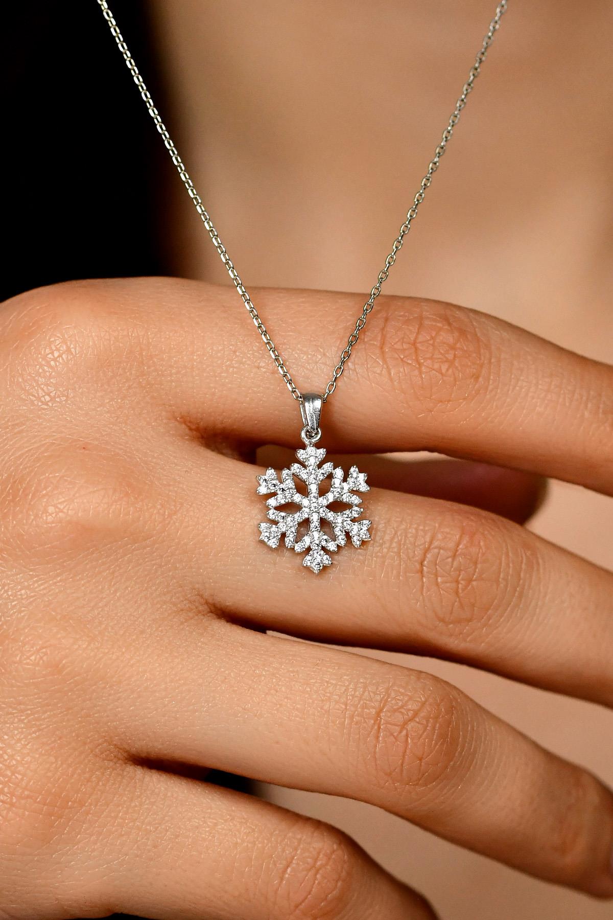 Rhodium-Plated Zircon Stone Snowflake Silver Necklace