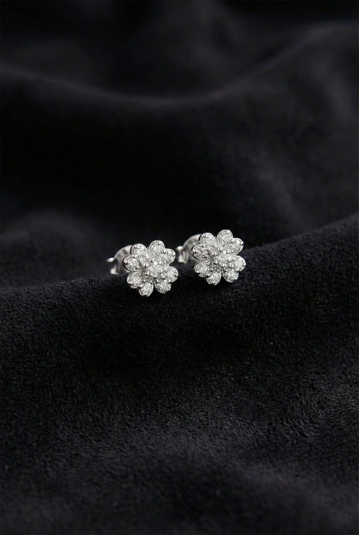 Rhodium Zircon Minimal Clover Stud Earrings in 925 sterling silver