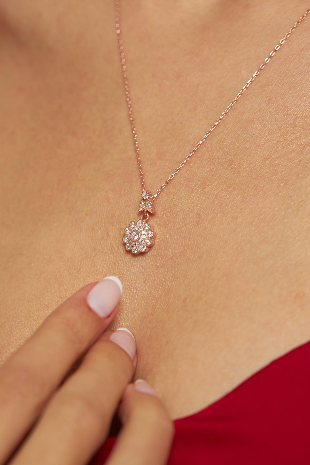 Rose Gold Plated Zircon Diamond Cut Flower Silver Necklace