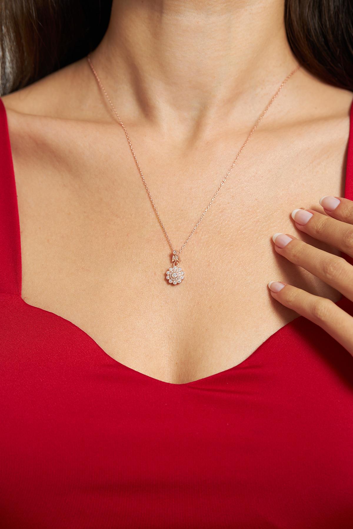 Rose Gold Plated Zircon Diamond Cut Flower Silver Necklace