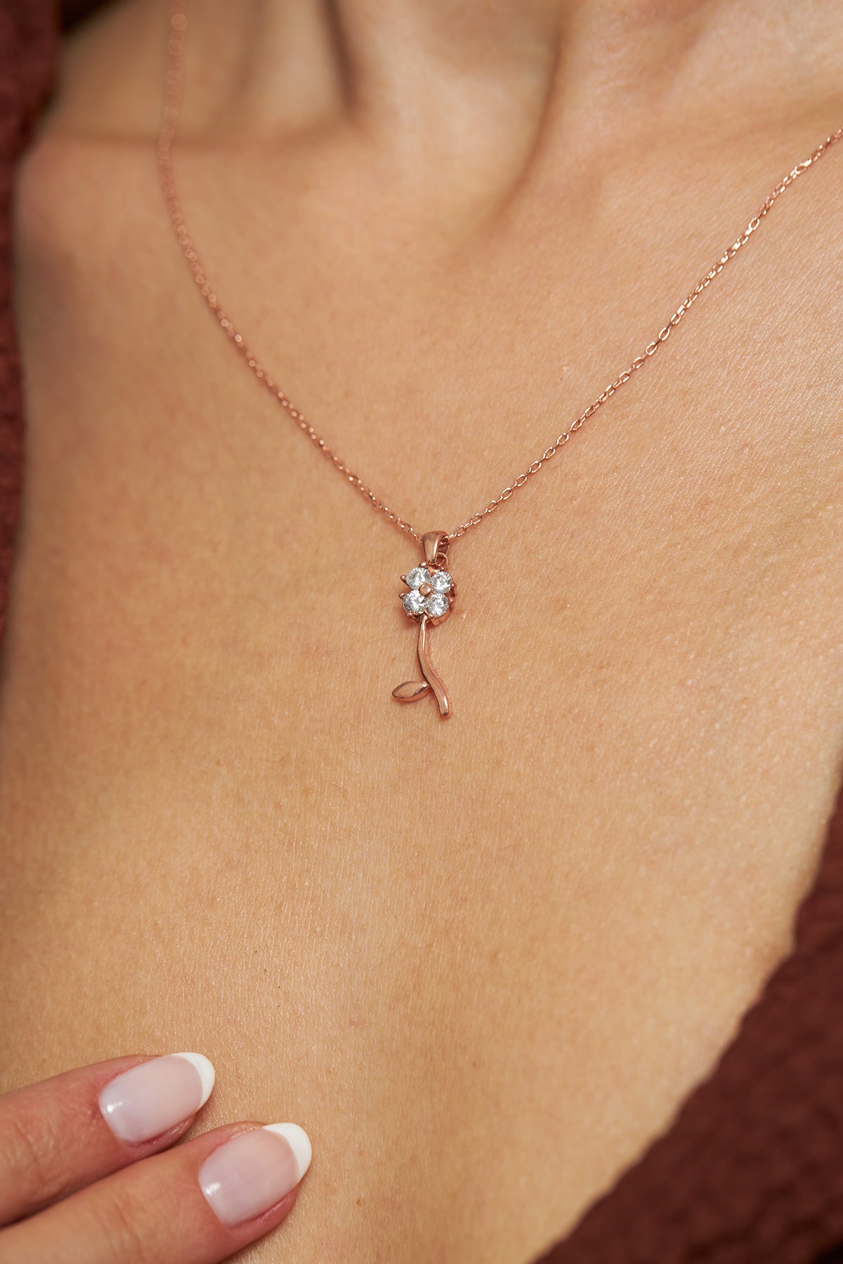 Rose Gold Clover Pendant Necklace with Zircon in 925 sterling silver - view 4