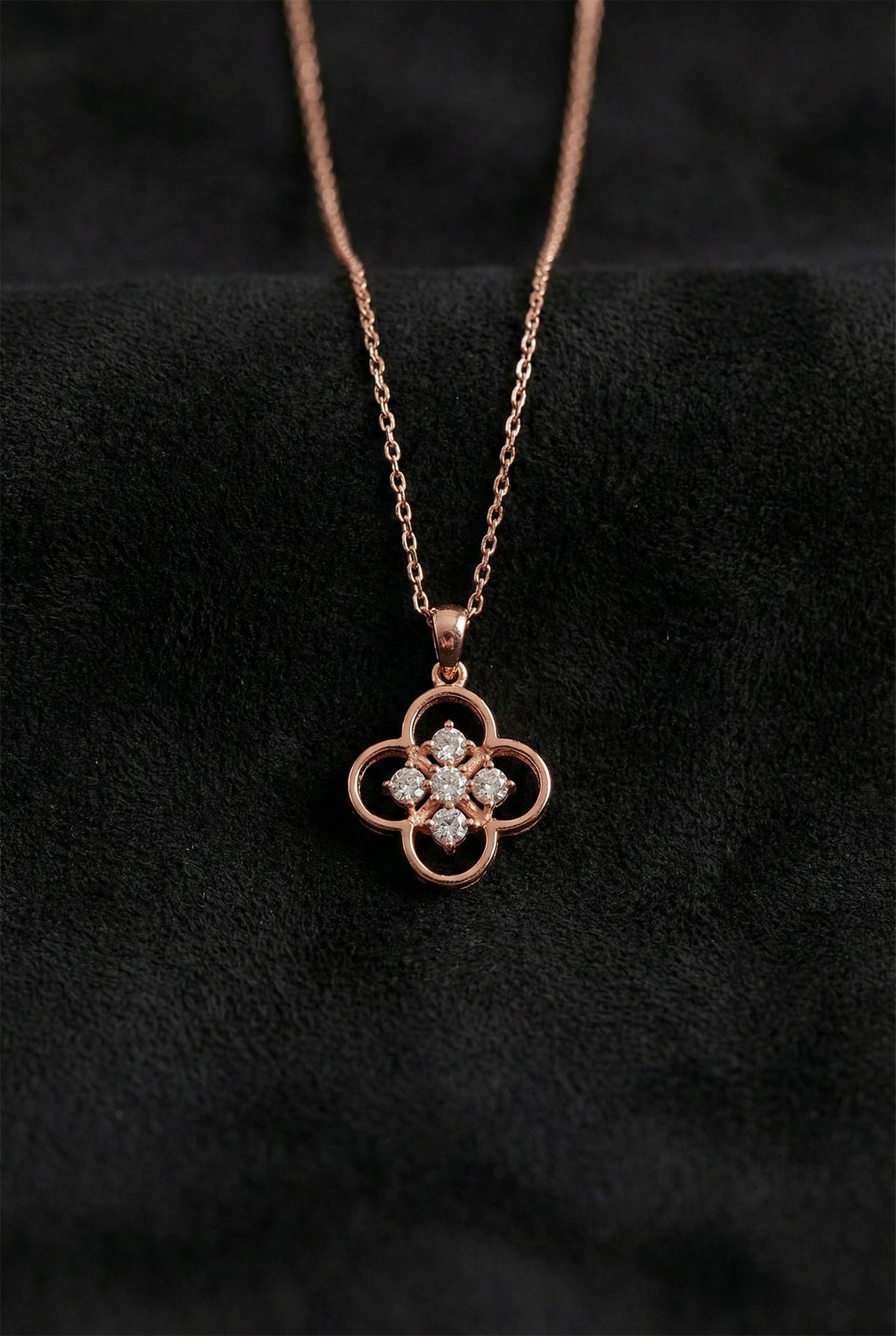 Rose Gold Clover Flower Necklace with Zircon in 925 sterling silver