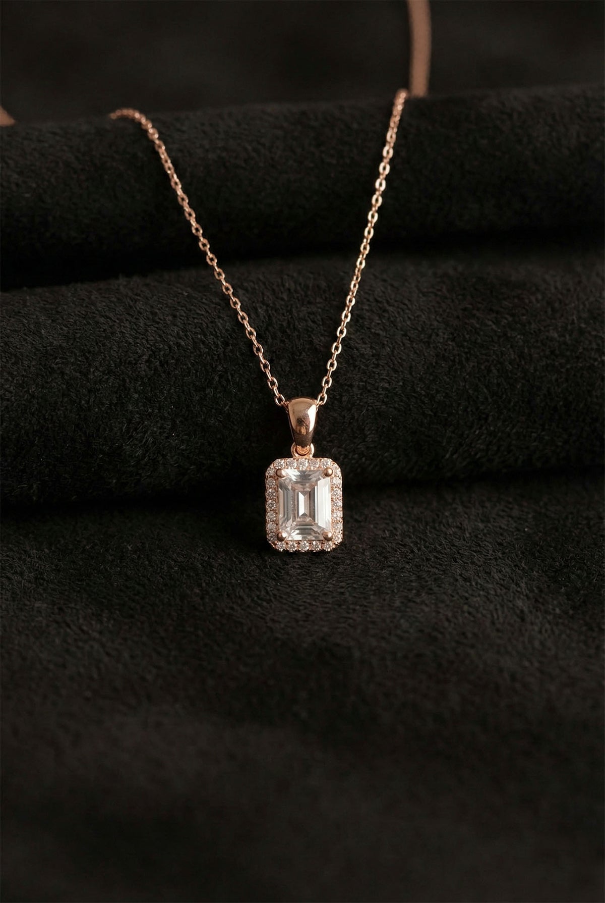 Halskette mit Solitär-Zirkonia im Smaragdschliff, Roségold aus 925er Sterlingsilber