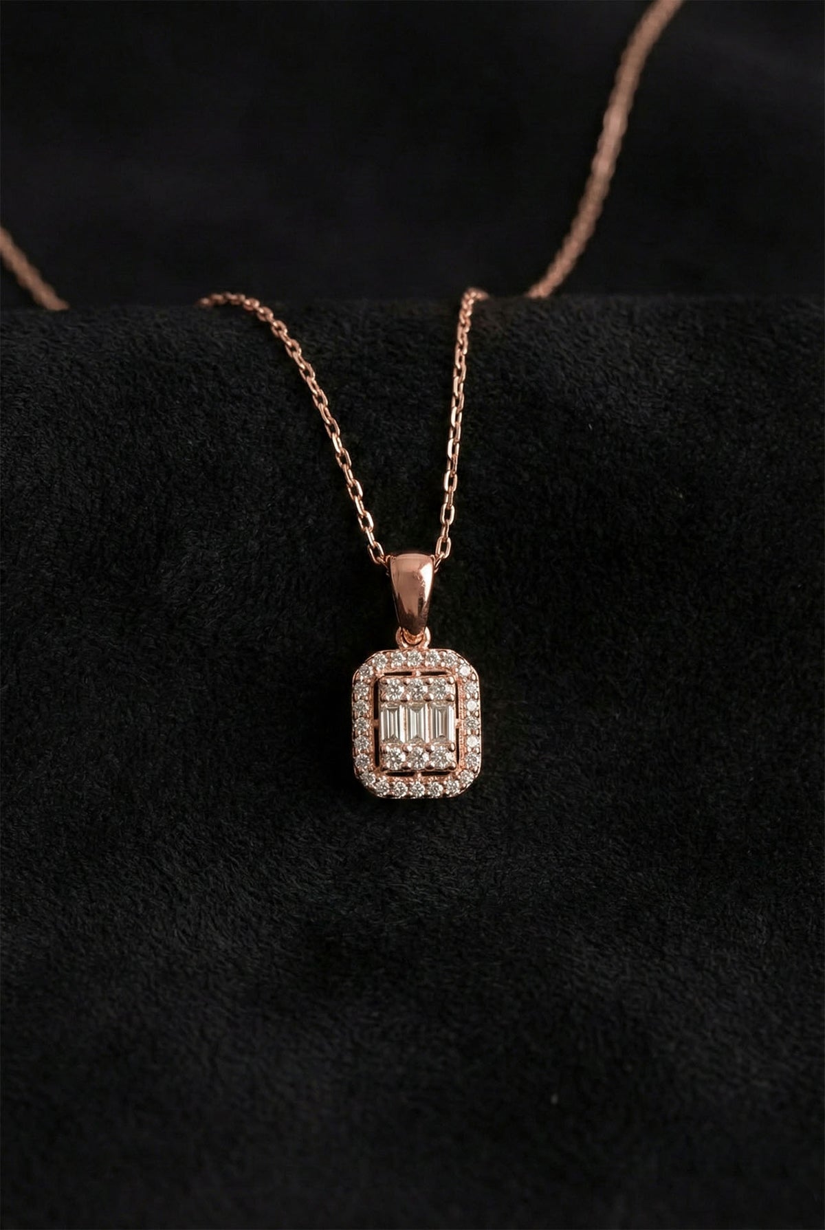 Pendentif collier trois rangs en or rose, taille baguette en argent sterling 925