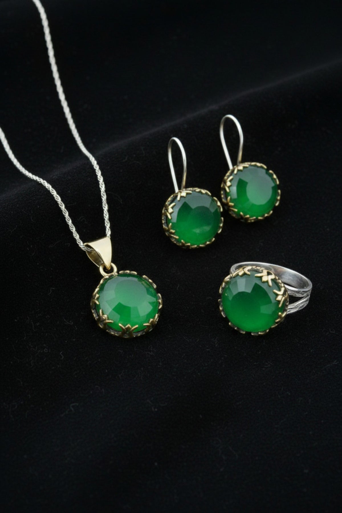 Gilded Round Tulip Emerald Gemstone Jewelry Set in 925 sterling silver