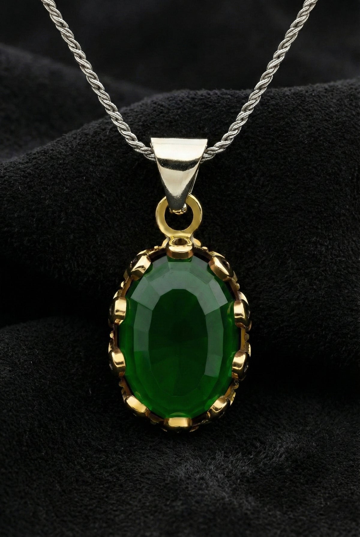 Gilded Oval Emerald Gemstone Pendant Necklace in 925 sterling silver