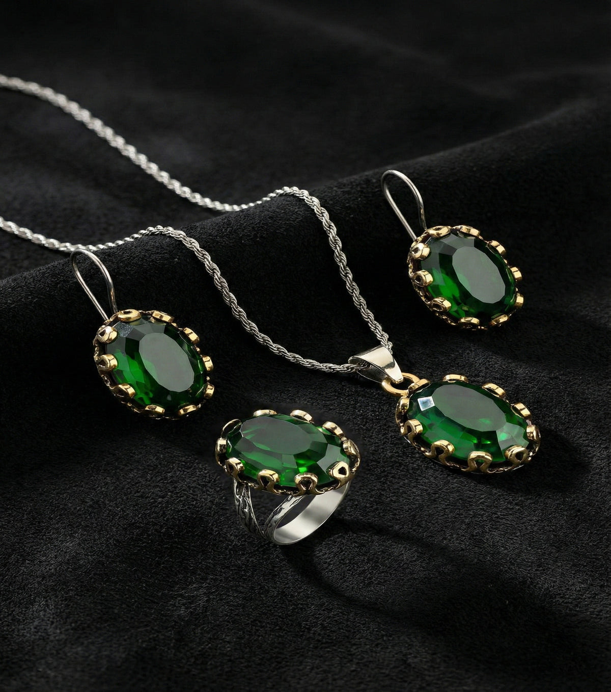 Gilded Oval Emerald Gemstone Jewelry Set in 925 sterling silver